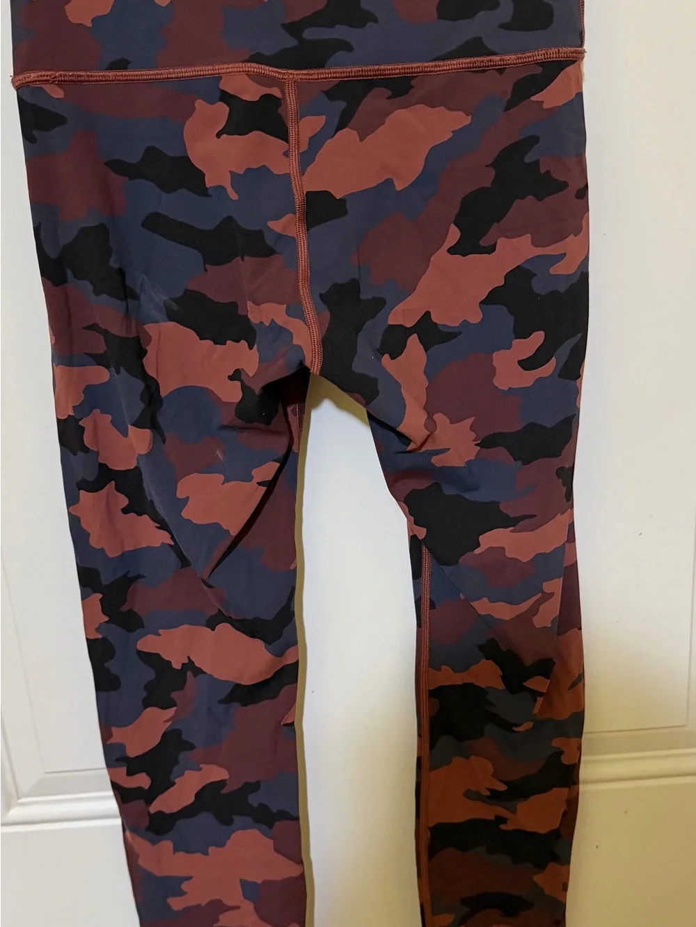Women’s Lululemon Camo Active Leggings in Rust and Black